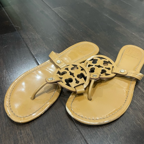Tory Burch MILLER PATENT SANDAL color tan size 9.5 - Picture 2 of 3